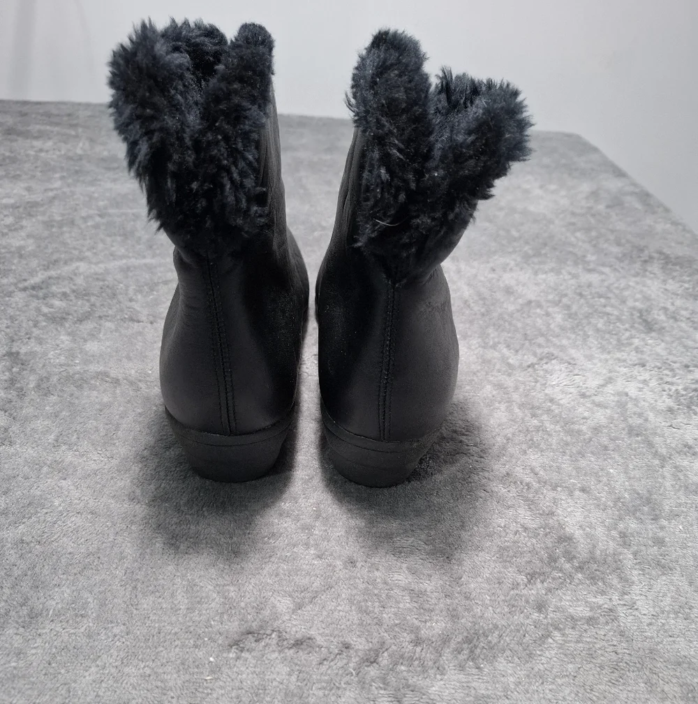 Chic Black Women's Winter Boots with Faux Fur Leather Upper Size 9